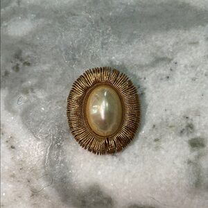 VINTAGE Mother of Pearl Brooch
